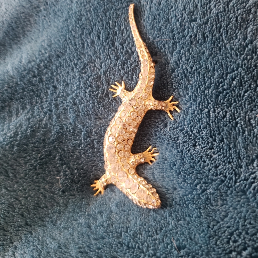 Gold-Tone Lizard Brooch for Reptile Lovers